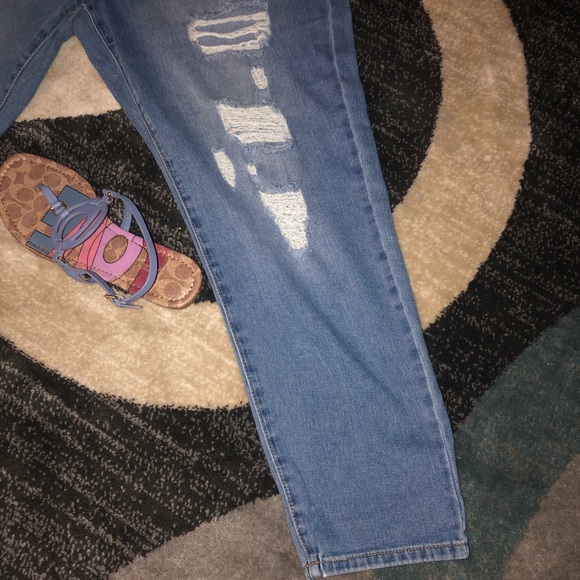 NWT-FOREVER21 PLUS DISTRESSED JEANS - Picture 6 of 12